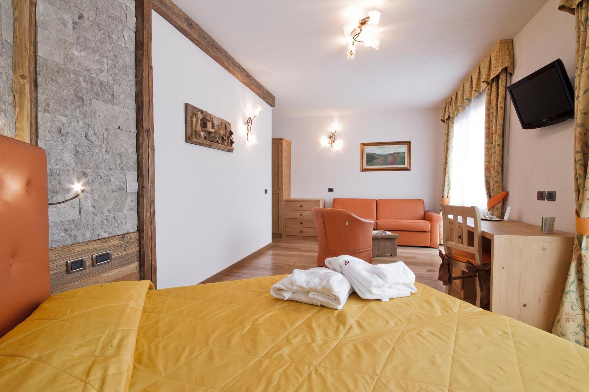 Alpenhotel Panorama Campitello di Fassa Esterno foto