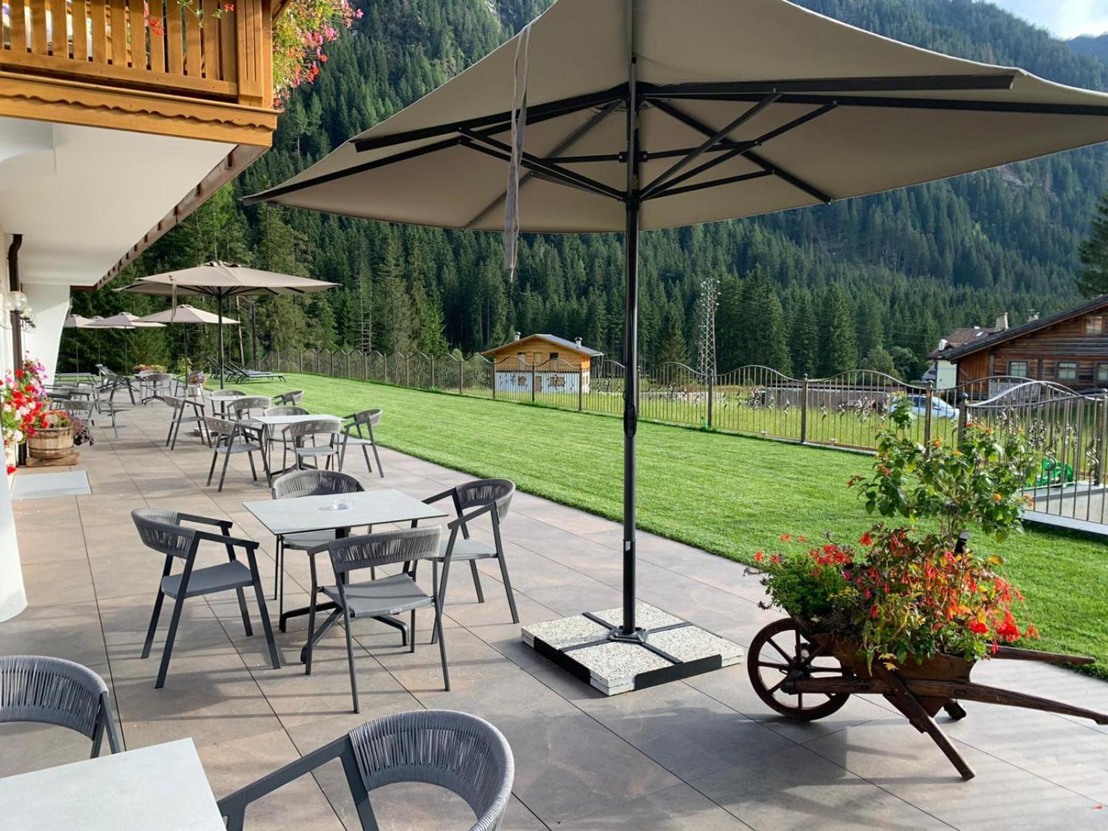 Alpenhotel Panorama Campitello di Fassa Esterno foto