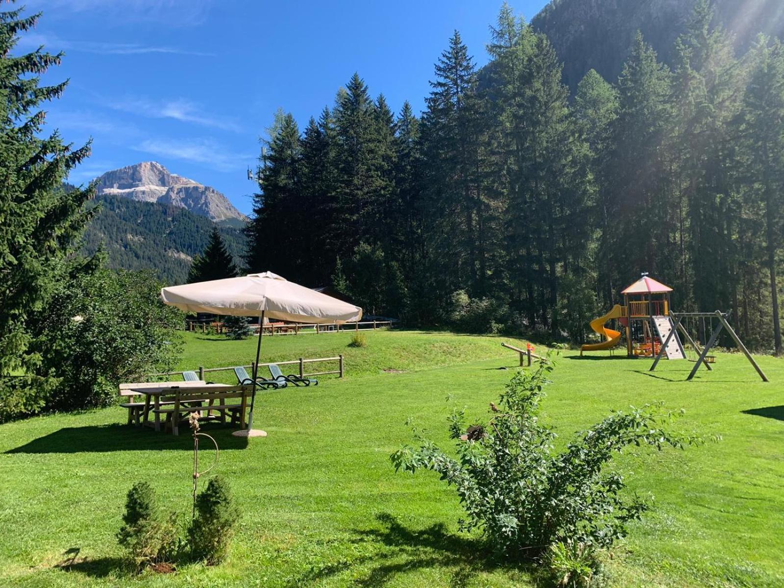 Alpenhotel Panorama Campitello di Fassa Esterno foto