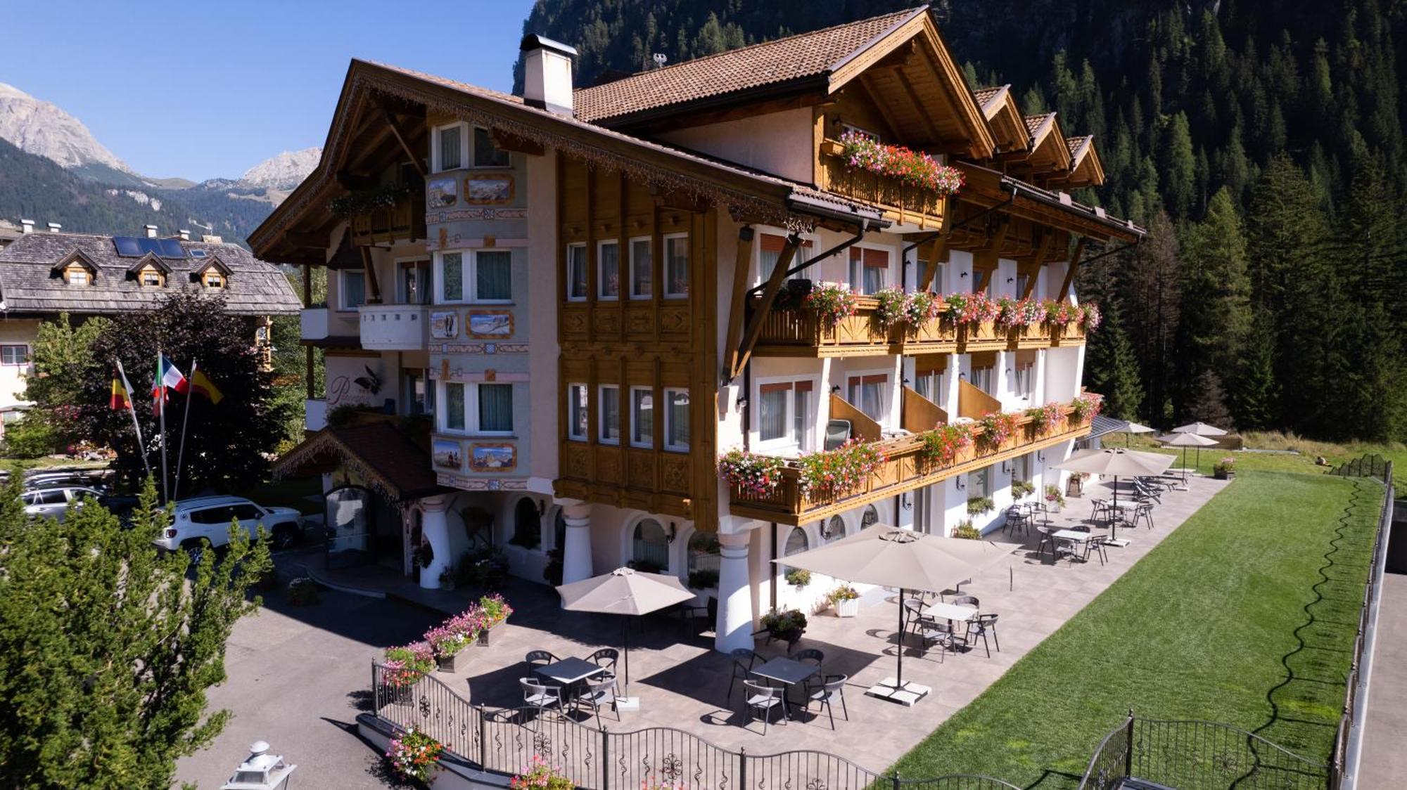 Alpenhotel Panorama Campitello di Fassa Esterno foto